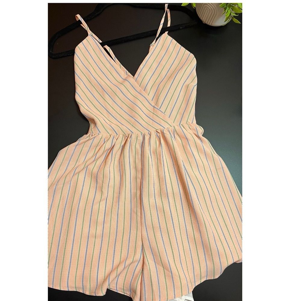 Main Strip V-Neck Striped Shorts Romper Size L NWOT